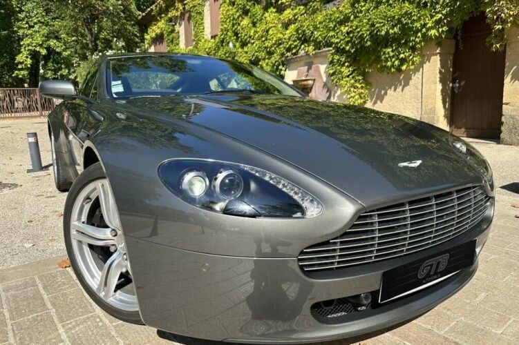 ASTON MARTIN V8 VANTAGE